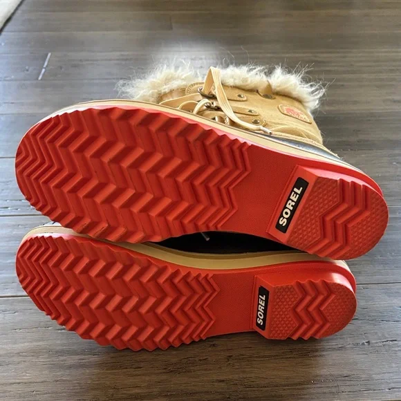 Sorel Tan and Black Kids Snow Boots - Picture 4 of 5